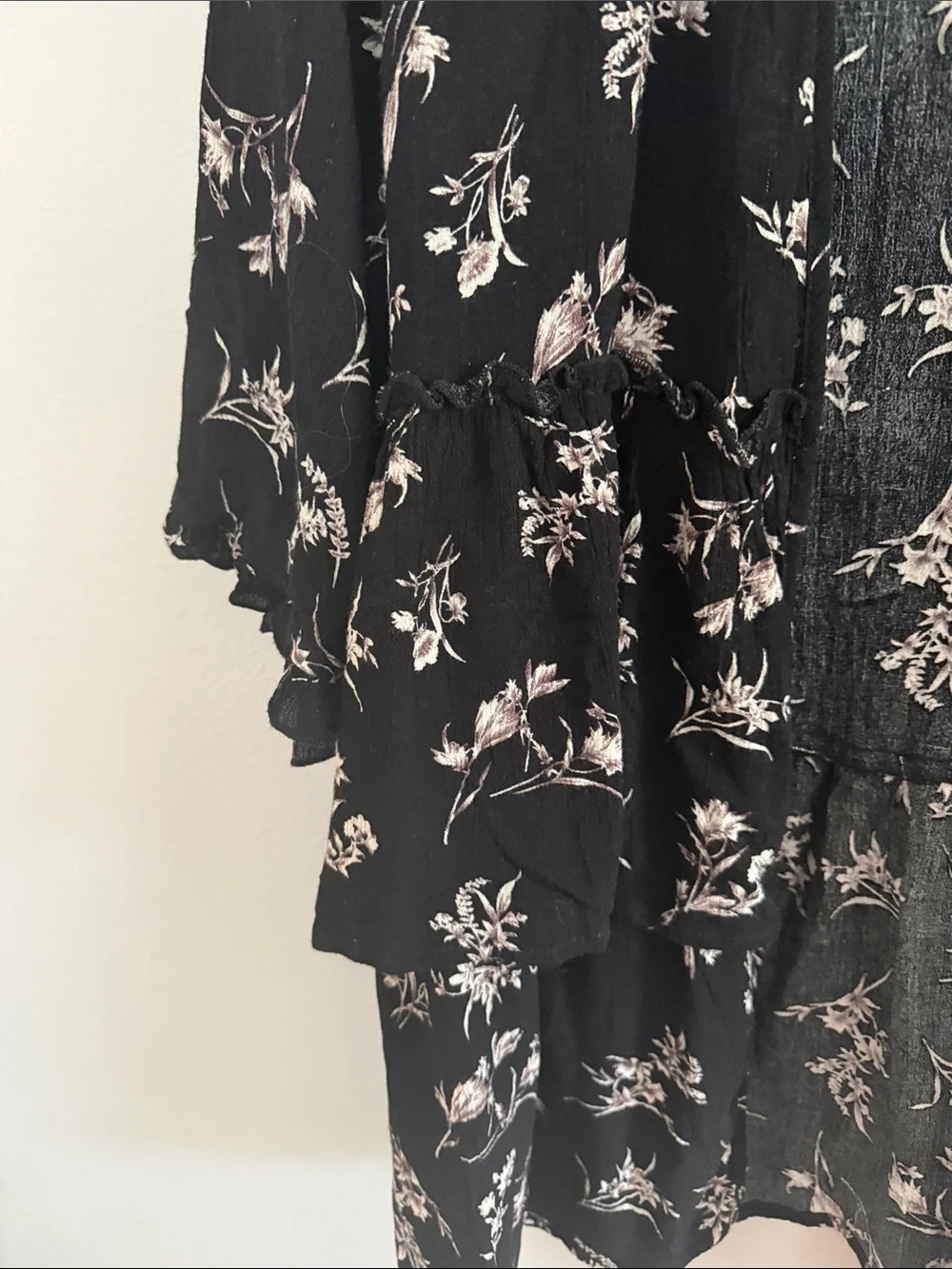 Doe & Rae Black Floral Layering Cardigan - Medium [PH0897]